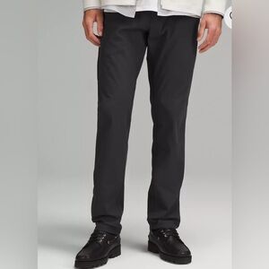 Lululemon men’s Commission Classic stretch obsidian pants size 32 x 32.